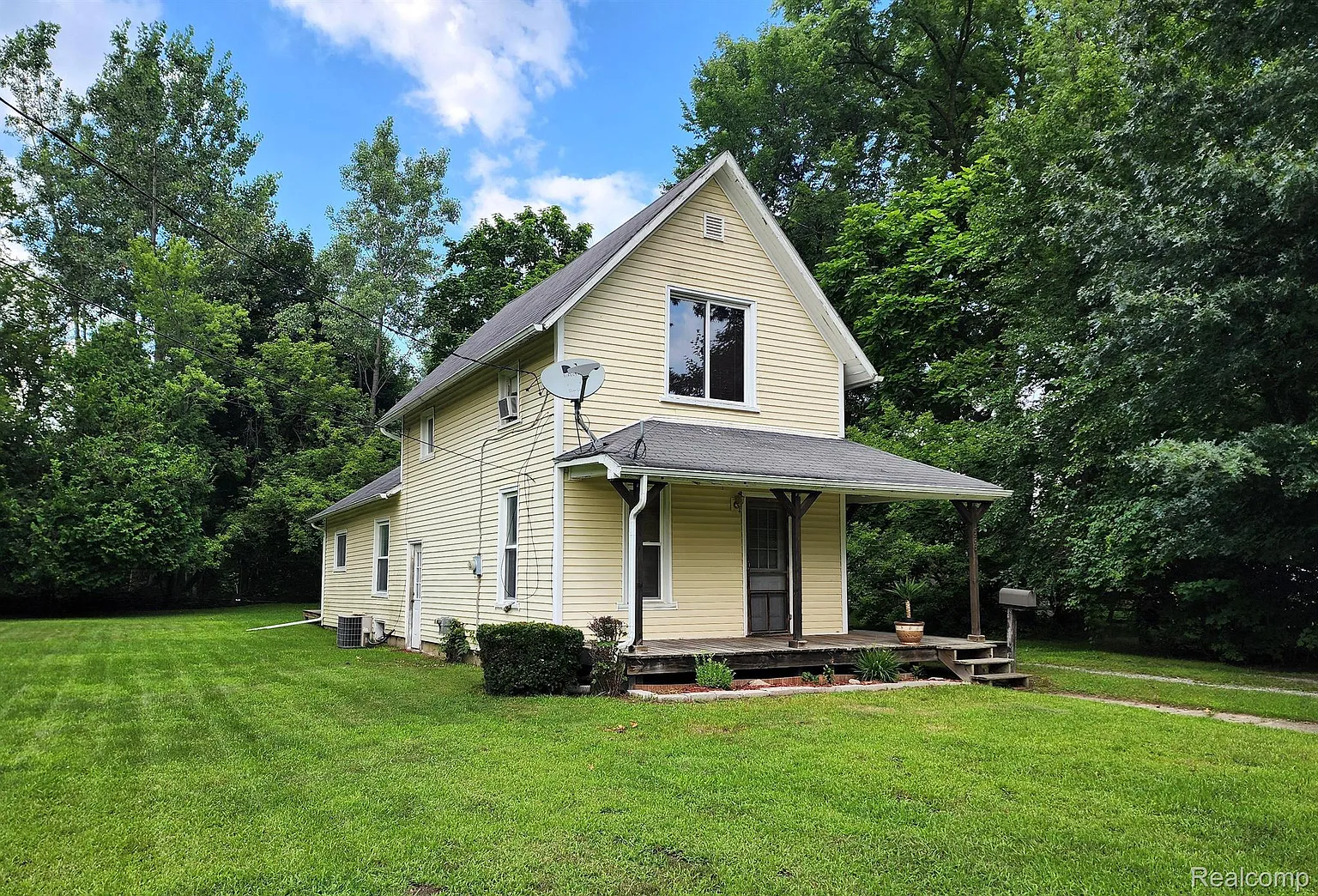536 Lincoln St photo 1
