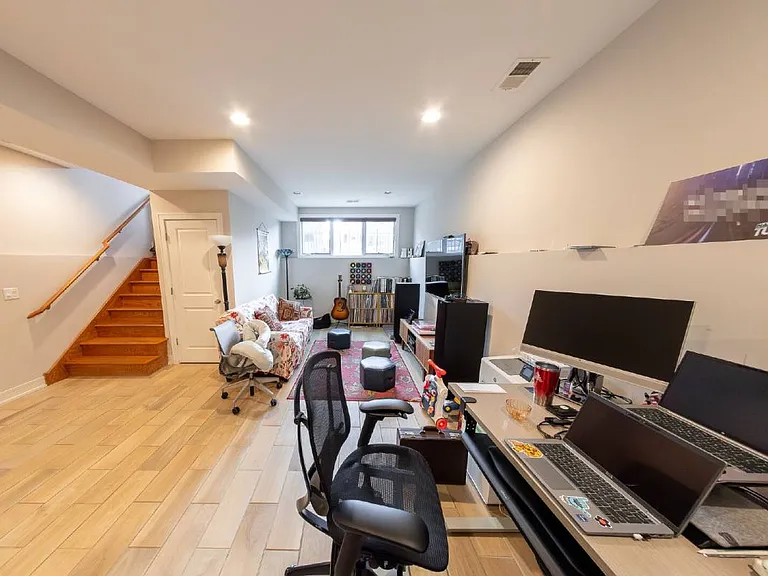 1110 N Christiana Ave — Photo 3