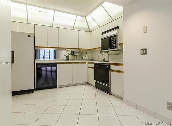 5th image of 20281 E Country Club Dr APT 310