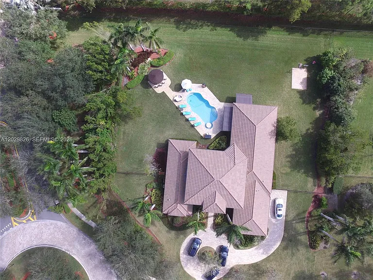 2750 Jockey Cir E — Photo 2