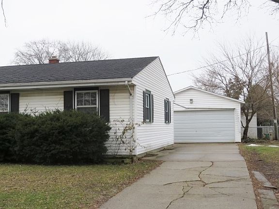 2nd image of 905-907 N Pontiac Dr