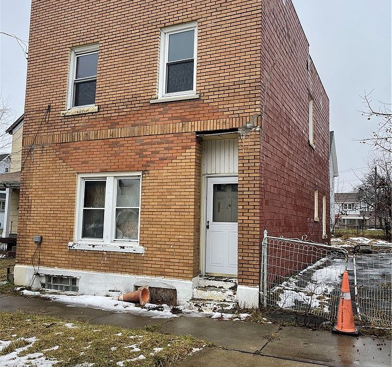 1st image of 1008 Centre Ave