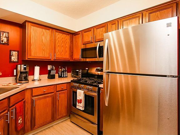 3rd image of 15506 Oakshire Ct