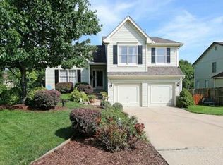 6513 NW Hidden Valley Rd, Parkville, MO 64152