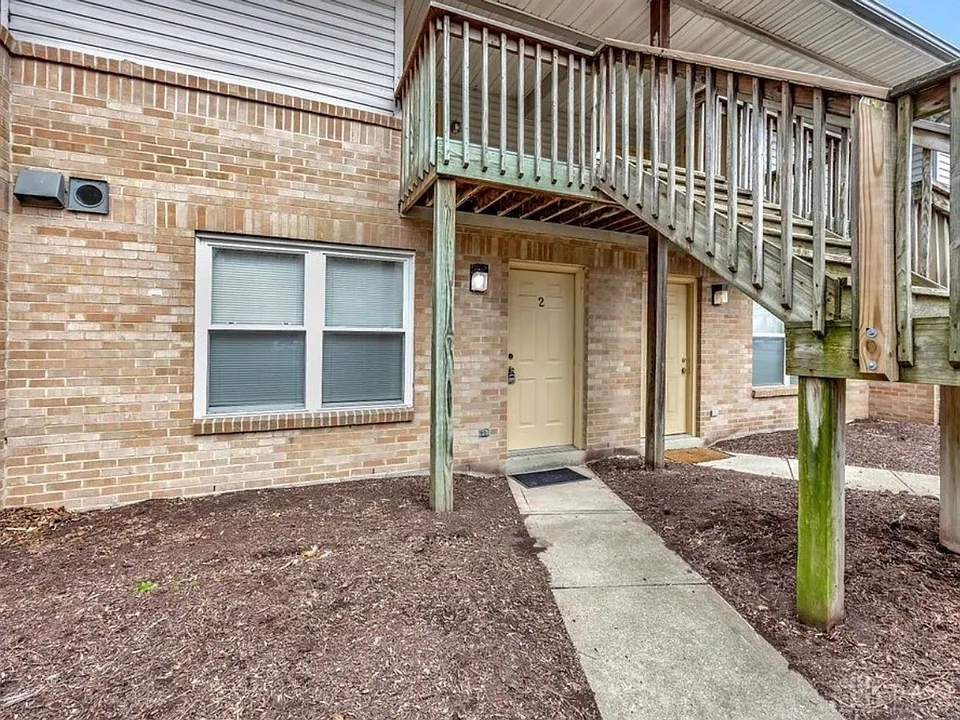 978 Irving Ave #2