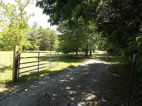 2nd image of 12698 Versailles Rd