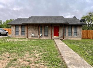 400 W Tyler Ave, Sabinal, TX 78881