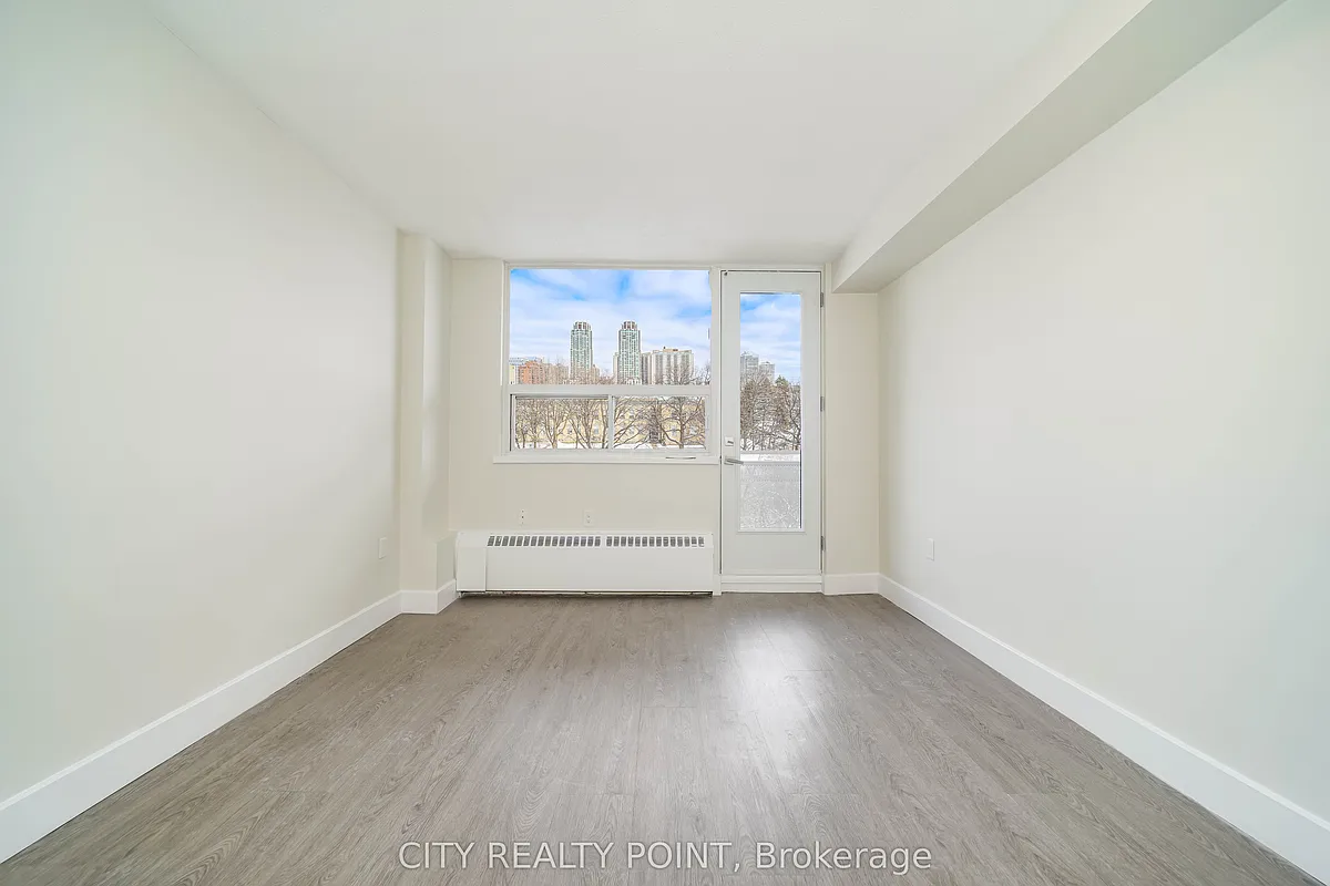 Building Photo - 1500 Bathurst St #207