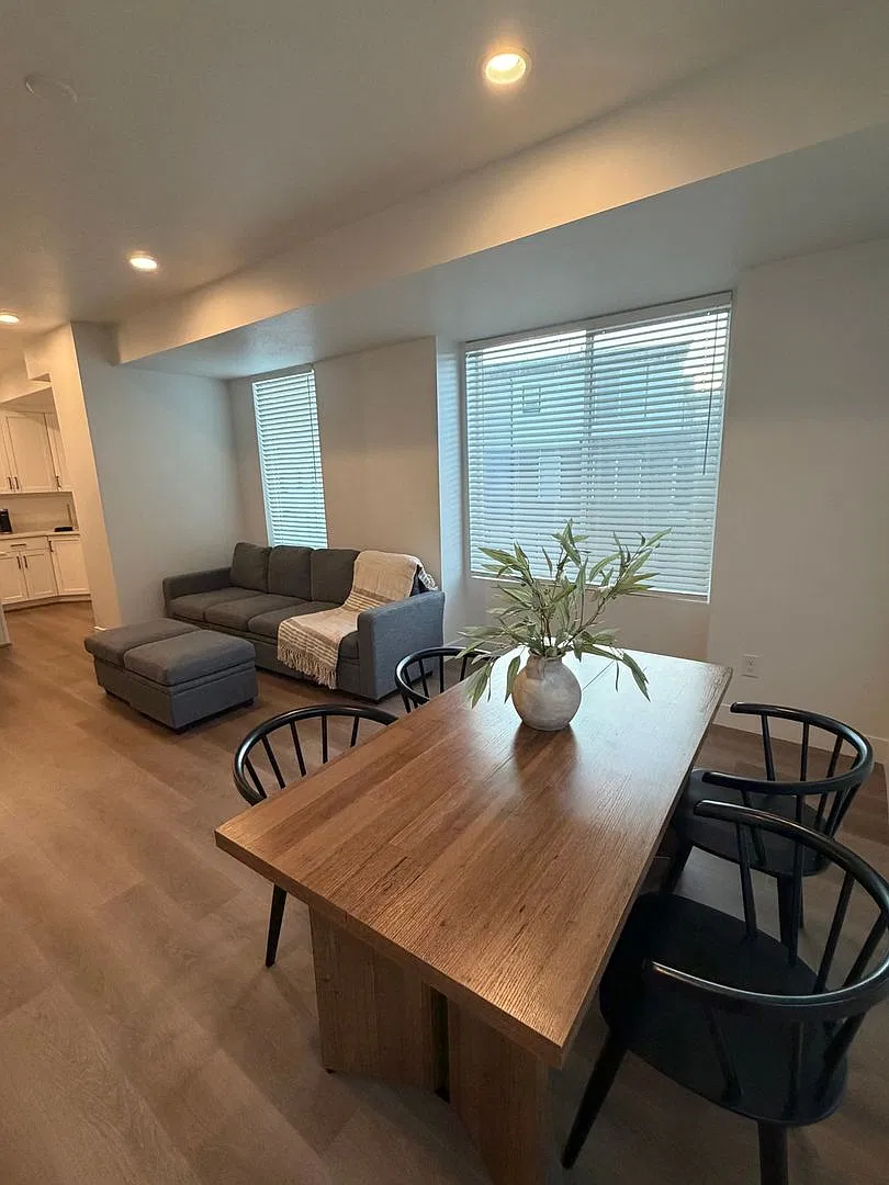Modern Haven in Sandy — Photo 1