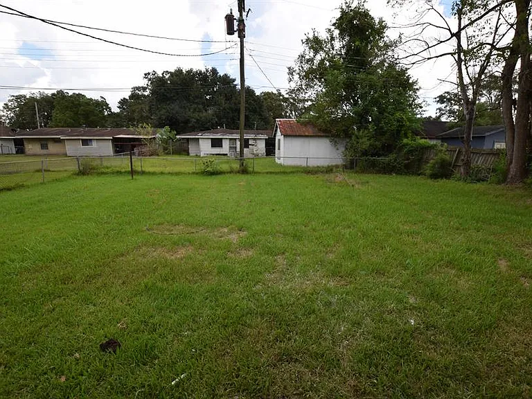 3513 Monroe St — Photo 2