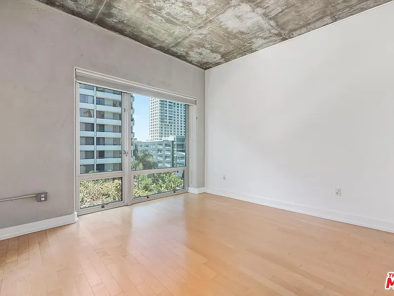645 W 9th St #500 — Photo 21
