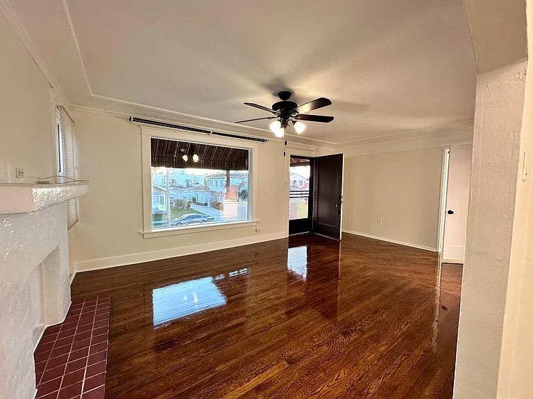 242 1/2 Coronado Ave — Photo 5