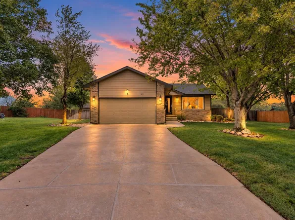 1851 E Autumn Cir, Goddard, KS 67052