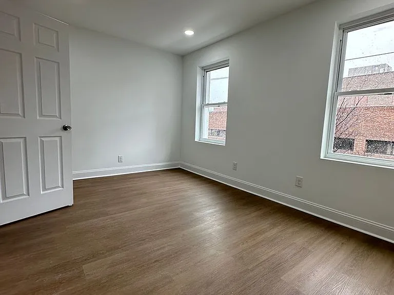 1209 N Franklin St — Photo 16