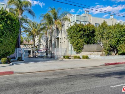 18215 Burbank Blvd UNIT 4, Tarzana, CA, 91356