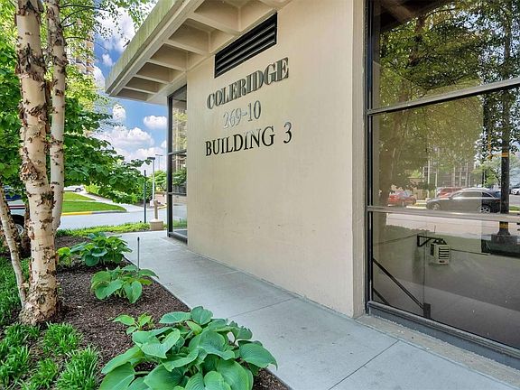 2nd image of 26910 Grand Central Pkwy APT 26Z