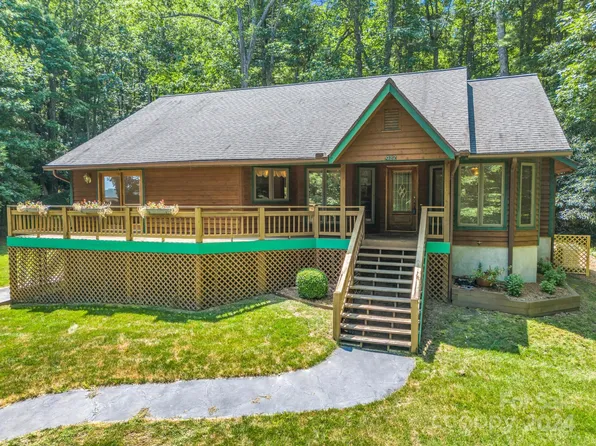 482 Forest Park Dr, Hendersonville, NC 28792