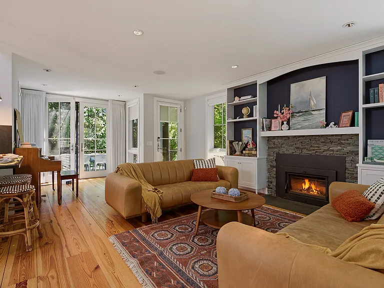 130 Carroll Ave — Photo 6