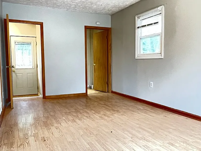 10909 Leavenworth St — Photo 11