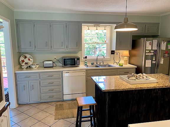 3rd image of 2102 Pinecliff Dr