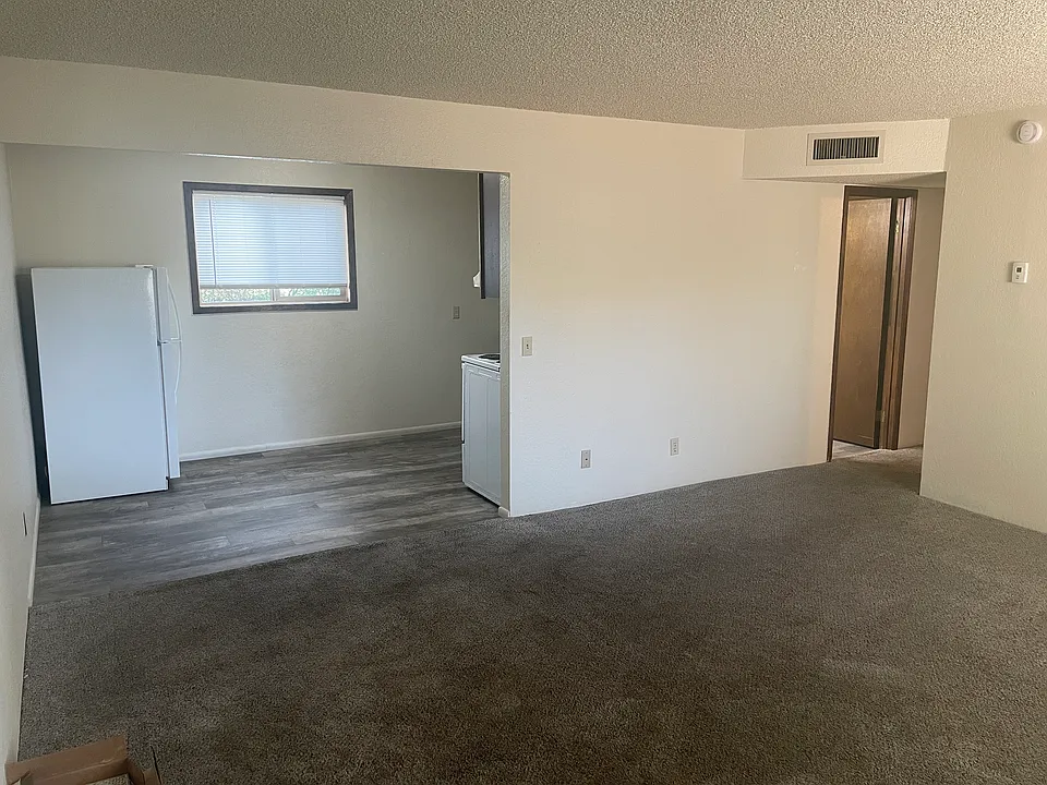 2495 S Mountain View Dr #3