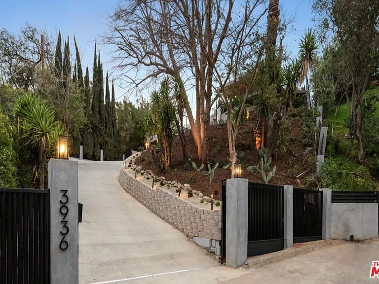 3936 Farley Ct — Photo 3
