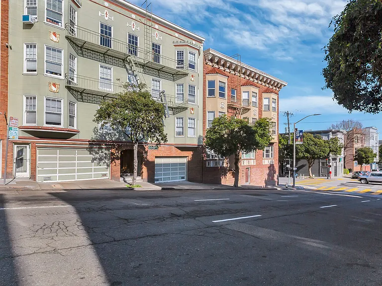 1610 Golden Gate — Photo 4