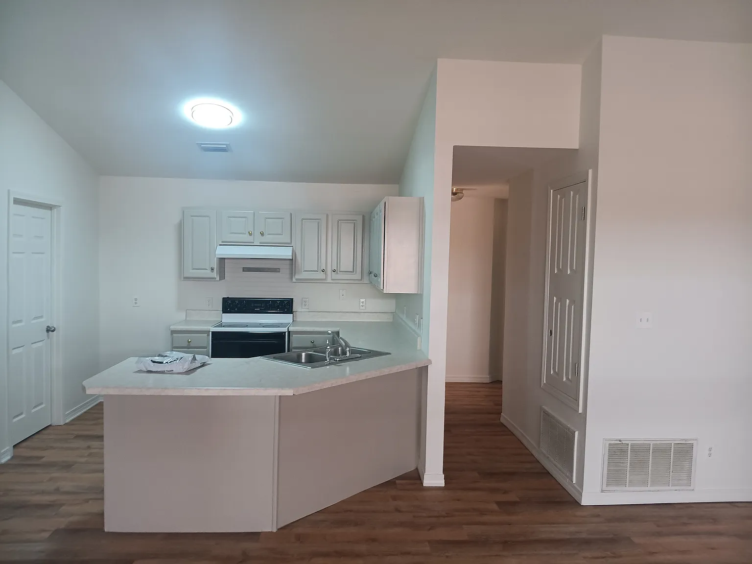 4 bed, 1572 sqft, $1,800 — Photo 3