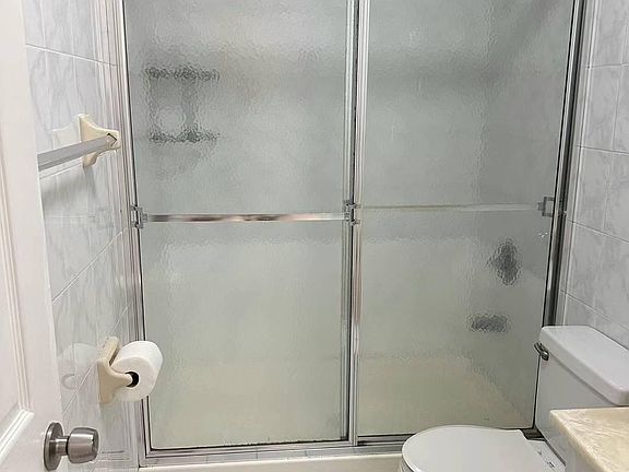 5th image of 6145 160th St Floor 1