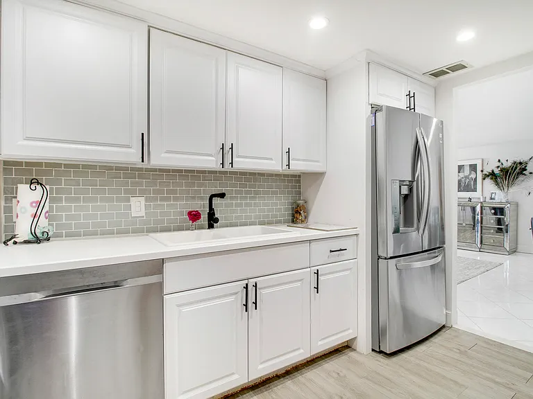 5600 N Flagler Dr #107 — Photo 3