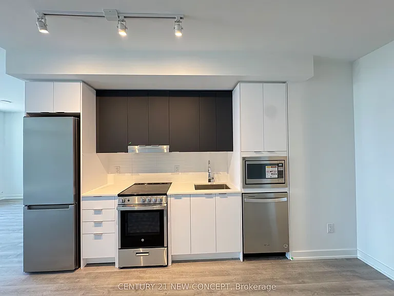 5105 Hurontario St #412 — Photo 7