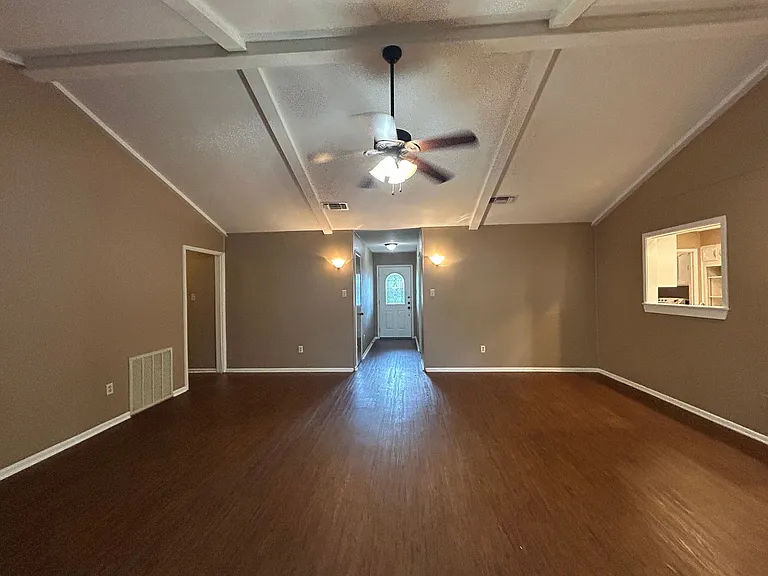 826 Timber Dr — Photo 6
