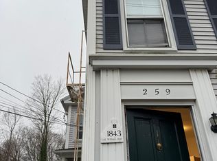 259 Old Whitfield St APT 1, Guilford, CT 06437