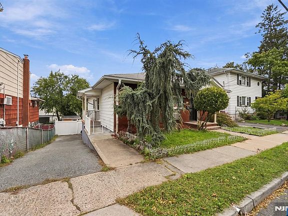 2nd image of 352 Farnham Avenue