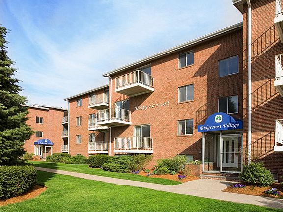 Ridgecrest Village: The Garden