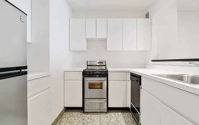 Rented by Mossanen Group | media 15