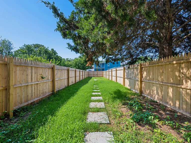 138 E South St — Photo 14