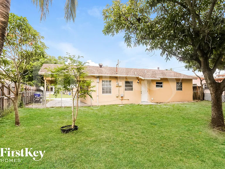 2740 SW 7th St — Photo 18