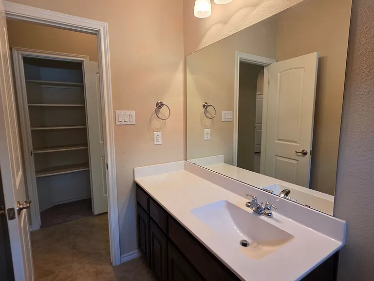 1912 Potrillo Ln — Photo 23