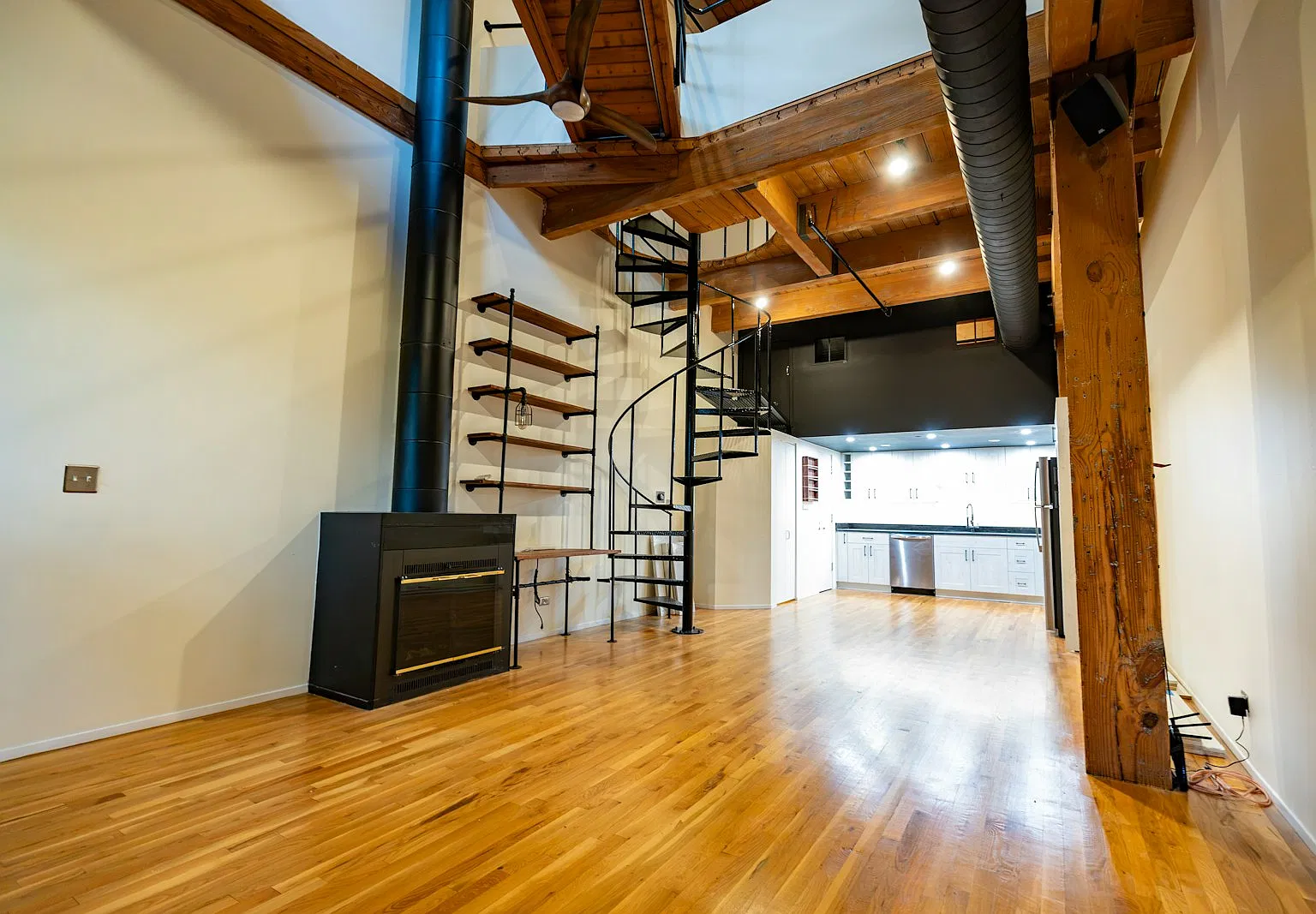 2411 North Surrey Court, Unit 1G — Photo 1