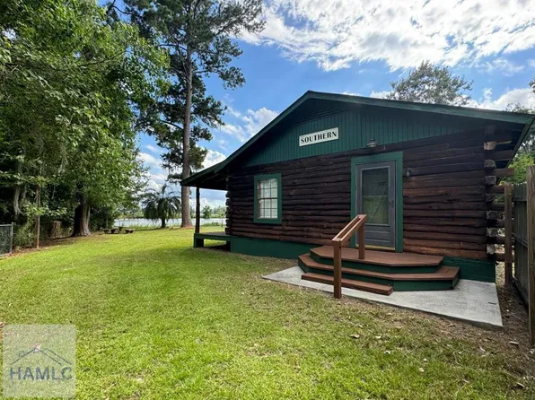 109 Perry Dr, Midway, GA 31320