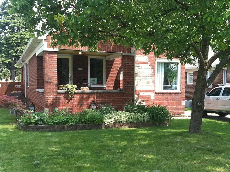 1109 N Downey Ave — Photo 1