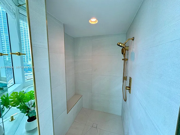 300 S Pointe Dr #705 — Photo 18