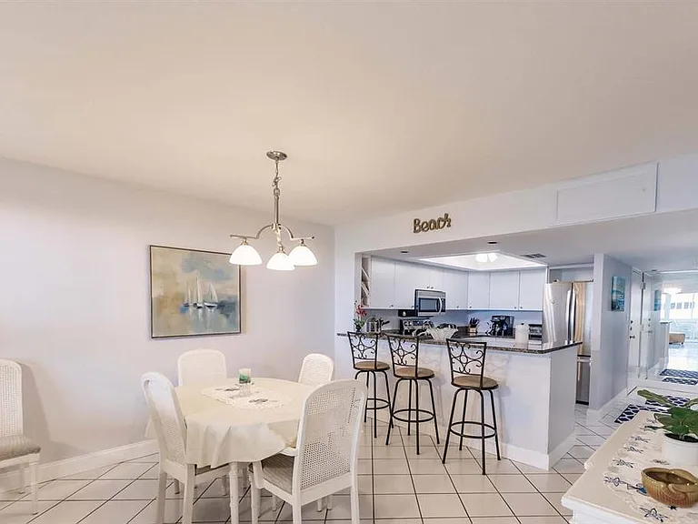 1125 W Peppertree Dr #501 — Photo 6