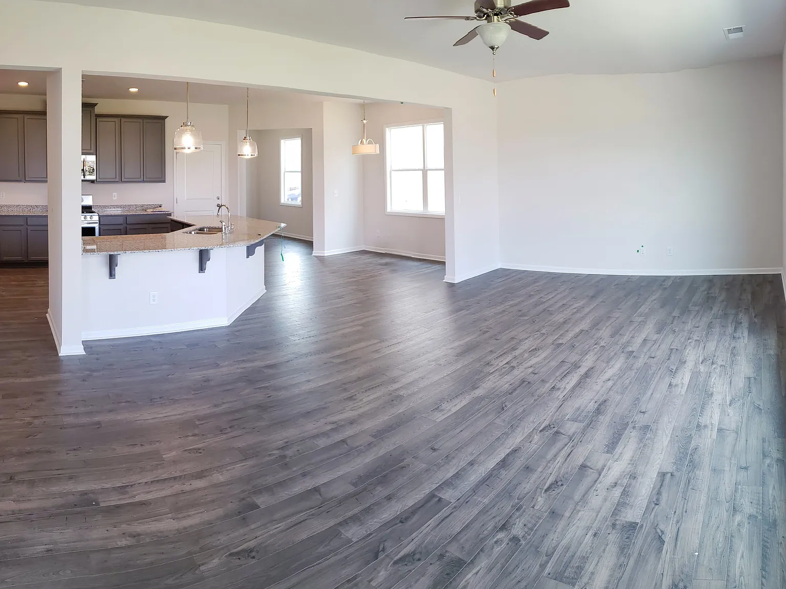 3 bed, 2.5 bath, 2264 sqft, $1,975 — Photo 2