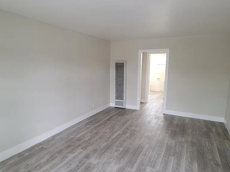 321 W K St — Photo 4