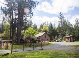 6104 Riverbanks Rd, Grants Pass, OR 97527