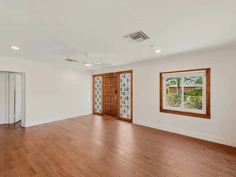 2241 E Harvard St — Photo 8