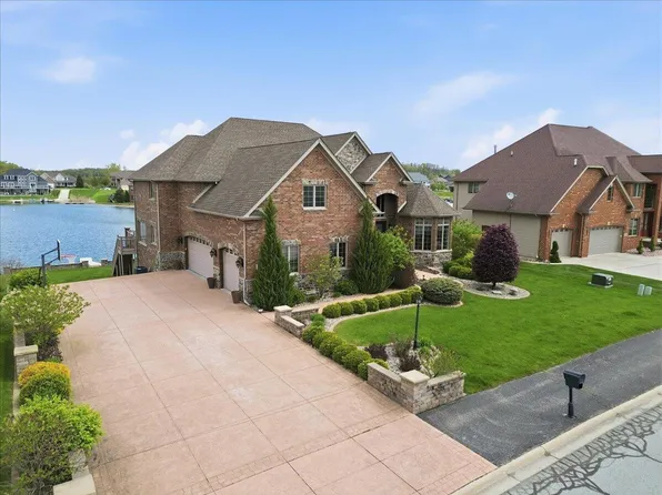 8858 Doubletree Dr S, Winfield, IN 46307