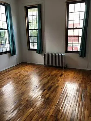 Rented by Delmark Realty LLC | media 6